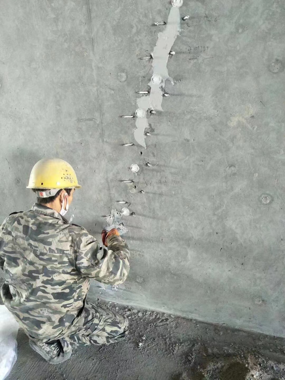 海安混凝土楼板裂缝加固施工的方案