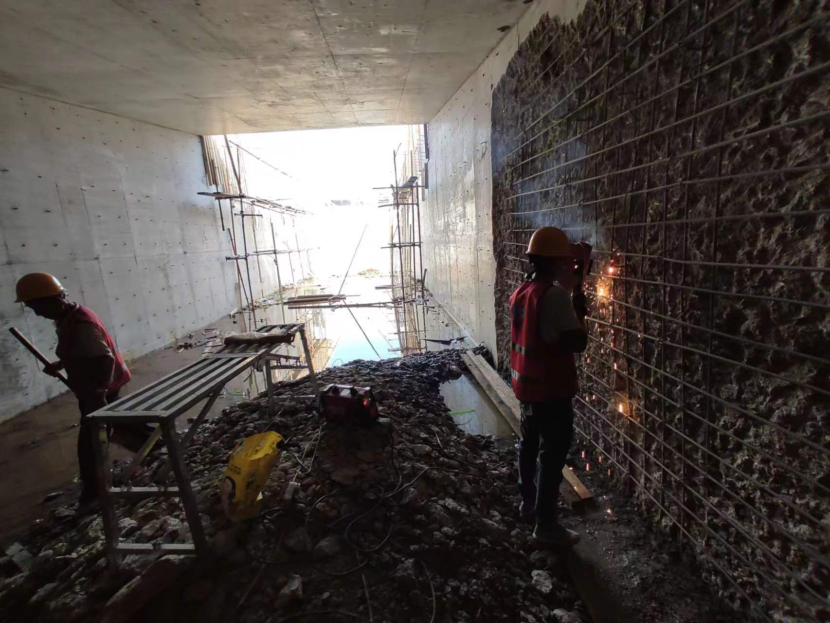 海安挖断承重墙导致楼体开裂，加固施工方案出炉